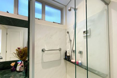 Apartamento à venda com 281m², 4 quartos e 4 vagasBanheiro