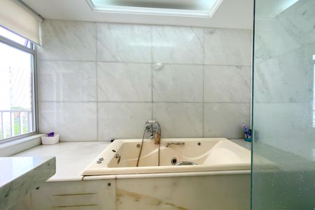 Apartamento à venda com 281m², 4 quartos e 4 vagasBanheiro da Suíte 1