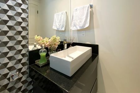 Apartamento à venda com 281m², 4 quartos e 4 vagasBanheiro da Suíte 2