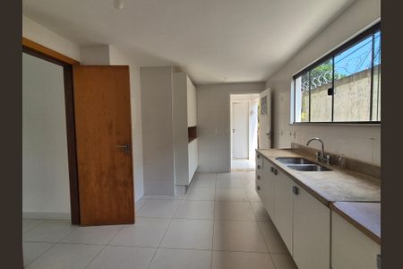 Casa de condomínio para alugar com 140m², 3 quartos e 2 vagasCozinha 