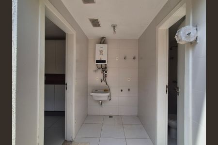 Casa de condomínio para alugar com 140m², 3 quartos e 2 vagasÁrea de Serviço 