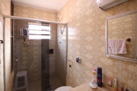 Banheiro  de casa à venda com 2 quartos, 102m² em Vila Mazzei, São Paulo