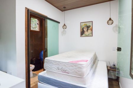 Casa de condomínio à venda com 184m², 3 quartos e 4 vagasquarto hospedes
