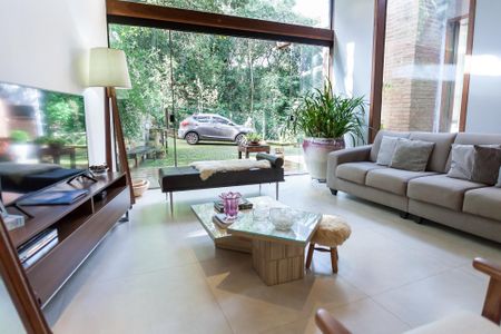 Casa de condomínio à venda com 184m², 3 quartos e 4 vagasSala de TV