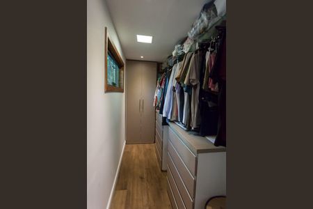 Casa de condomínio à venda com 184m², 3 quartos e 4 vagasCloset da suíte