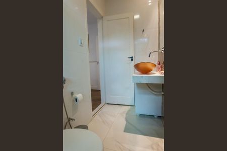 Casa de condomínio à venda com 184m², 3 quartos e 4 vagasBanheiro suite 
