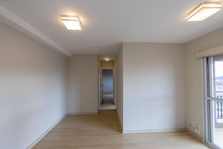 Sala de apartamento para alugar com 2 quartos, 61m² em Jardim Tupanci, Barueri