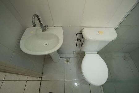 Banheiro  de kitnet/studio para alugar com 1 quarto, 32m² em Parque Ouro Fino, Sorocaba