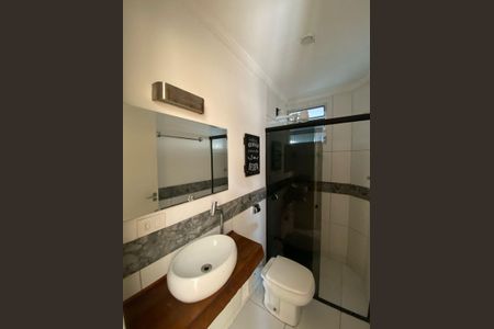 Apartamento para alugar com 72m², 2 quartos e 2 vagas Apartamento para alugar com 72m², 2 quartos e 2 vagasBanheiro