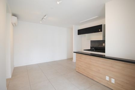 Sala de apartamento à venda com 2 quartos, 81m² em Moema, São Paulo