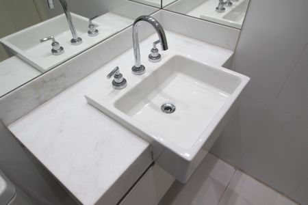 Apartamento à venda com 81m², 2 quartos e 2 vagasBanheiro