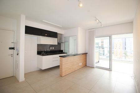 Sala de apartamento à venda com 2 quartos, 81m² em Moema, São Paulo