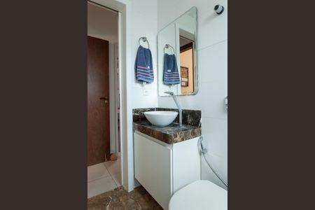 Apartamento à venda com 65m², 2 quartos e 1 vaga Apartamento à venda com 65m², 2 quartos e 1 vagaBanheiro Social