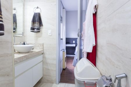 Apartamento à venda com 65m², 2 quartos e 1 vaga Apartamento à venda com 65m², 2 quartos e 1 vagaBanheiro suite