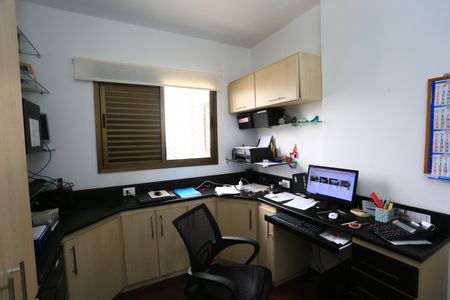 Apartamento à venda com 104m², 3 quartos e 6 vagasEscritório