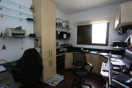 Apartamento à venda com 104m², 3 quartos e 6 vagasEscritório