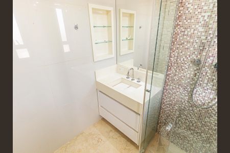 Apartamento à venda com 156m², 3 quartos e 3 vagas Apartamento à venda com 156m², 3 quartos e 3 vagasBanheiro da Suíte 2