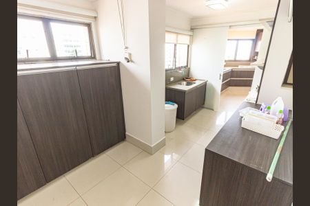 Apartamento à venda com 156m², 3 quartos e 3 vagas Apartamento à venda com 156m², 3 quartos e 3 vagasÁrea de Serviço