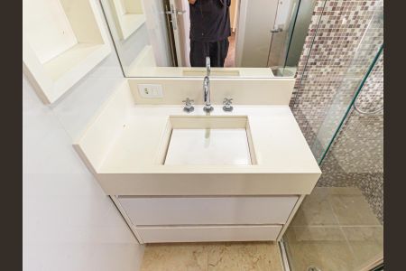 Apartamento à venda com 156m², 3 quartos e 3 vagas Apartamento à venda com 156m², 3 quartos e 3 vagasBanheiro da Suíte 2