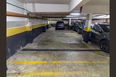 Apartamento à venda com 156m², 3 quartos e 3 vagas Apartamento à venda com 156m², 3 quartos e 3 vagasÁrea comum - Garagem