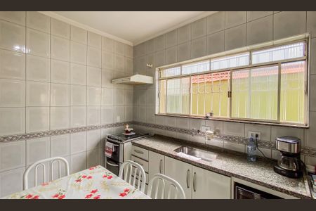 Casa à venda com 135m², 3 quartos e 2 vagas Casa à venda com 135m², 3 quartos e 2 vagasCozinha