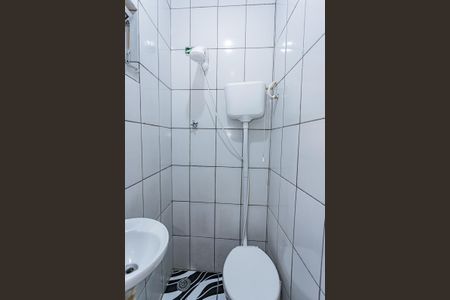 Banheiro de casa para alugar com 1 quarto, 30m² em Vila Zat, São Paulo