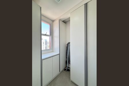 Apartamento à venda com 98m², 3 quartos e 2 vagas Apartamento à venda com 98m², 3 quartos e 2 vagasÁrea de Serviço