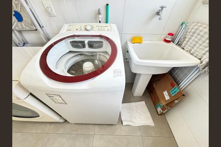 Apartamento à venda com 98m², 3 quartos e 2 vagas Apartamento à venda com 98m², 3 quartos e 2 vagasÁrea de Serviço