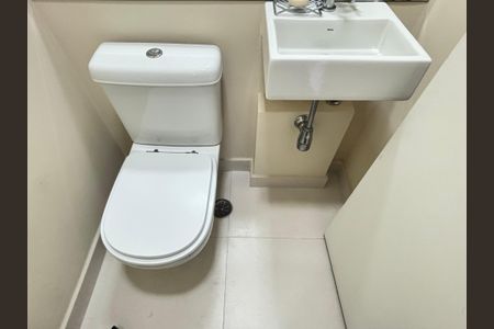 Lavabo de apartamento à venda com 3 quartos, 98m² em Itaim Bibi, São Paulo