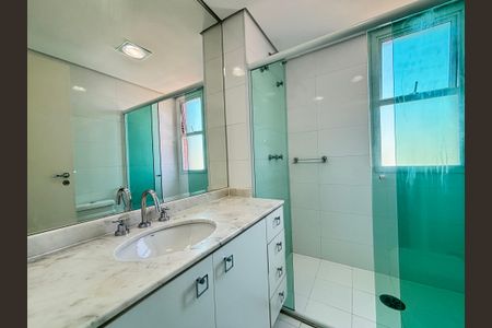 Apartamento à venda com 98m², 3 quartos e 2 vagas Apartamento à venda com 98m², 3 quartos e 2 vagasBanheiro da Suíte