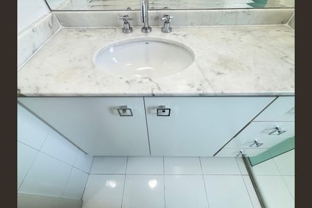 Apartamento à venda com 98m², 3 quartos e 2 vagas Apartamento à venda com 98m², 3 quartos e 2 vagasBanheiro da Suíte