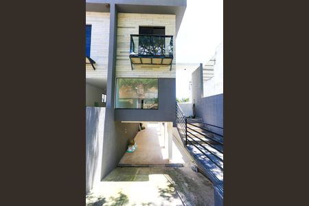 Casa de condomínio à venda com 175m², 3 quartos e 4 vagas Casa de condomínio à venda com 175m², 3 quartos e 4 vagasFachada
