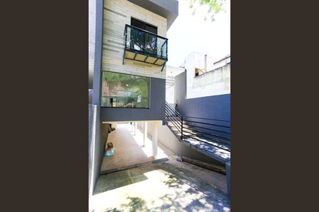 Casa de condomínio à venda com 175m², 3 quartos e 4 vagas Casa de condomínio à venda com 175m², 3 quartos e 4 vagasFachada