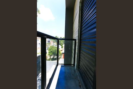 Casa de condomínio à venda com 175m², 3 quartos e 4 vagas Casa de condomínio à venda com 175m², 3 quartos e 4 vagassacada