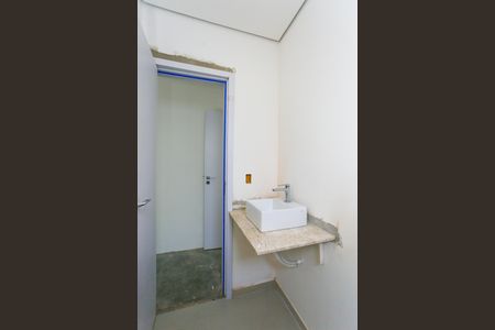 Casa de condomínio à venda com 175m², 3 quartos e 4 vagas Casa de condomínio à venda com 175m², 3 quartos e 4 vagasBanheiro da Suíte