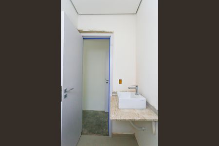 Casa de condomínio à venda com 175m², 3 quartos e 4 vagas Casa de condomínio à venda com 175m², 3 quartos e 4 vagasBanheiro da Suíte