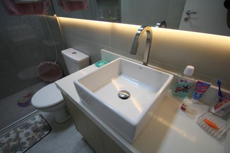 Casa de condomínio à venda com 144m², 3 quartos e 4 vagasBanheiro 2