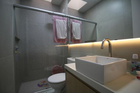 Casa de condomínio à venda com 144m², 3 quartos e 4 vagasBanheiro 2