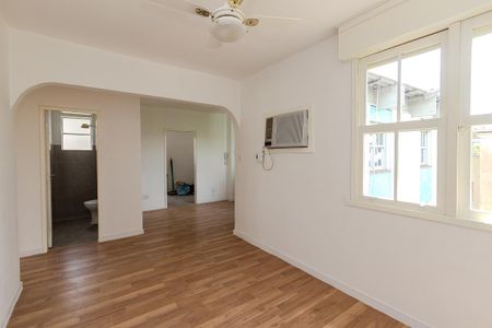Sala de apartamento à venda com 2 quartos, 66m² em Santo Antônio, Porto Alegre