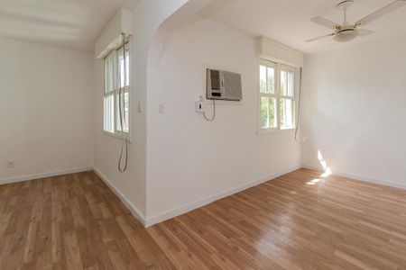 Sala de apartamento à venda com 2 quartos, 66m² em Santo Antônio, Porto Alegre