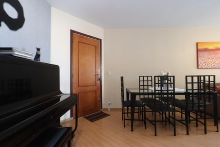 Apartamento à venda com 70m², 3 quartos e 2 vagasSala