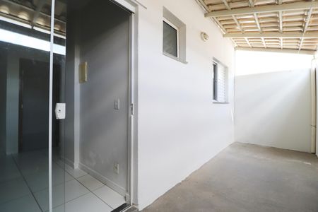 Apartamento para alugar com 60m², 2 quartos e 1 vagaVaranda