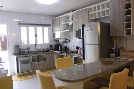 Casa à venda com 190m², 3 quartos e 2 vagasCozinha