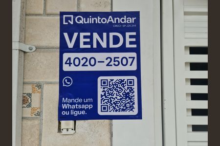 Casa à venda com 190m², 3 quartos e 2 vagasFachada do imóvel com placa QuintoAndar