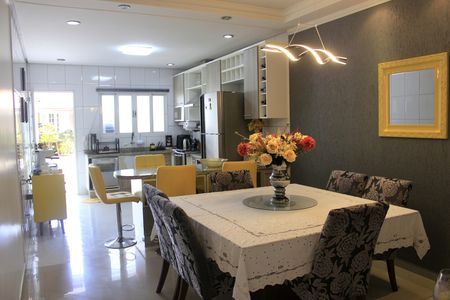 Casa à venda com 190m², 3 quartos e 2 vagasCozinha