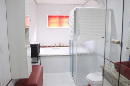 Casa à venda com 190m², 3 quartos e 2 vagasBanheiro da Suíte