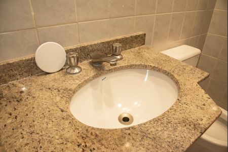 Apartamento à venda com 74m², 3 quartos e 2 vagasBanheiro