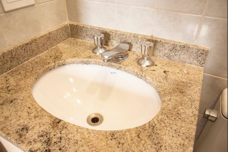 Apartamento à venda com 74m², 3 quartos e 2 vagasBanheiro da Suíte