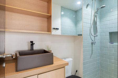 Banheiro de kitnet/studio à venda com 1 quarto, 24m² em Bela Vista, São Paulo