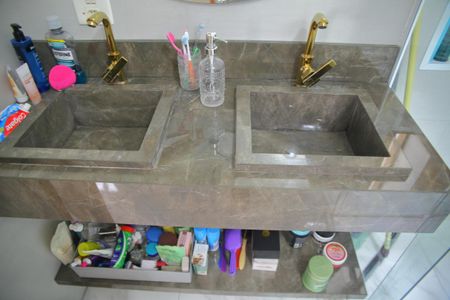 Casa à venda com 160m², 3 quartos e 2 vagasSuíte 1 - Banheira